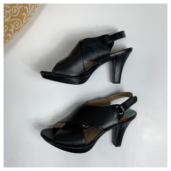 naturalizer open toe shoes